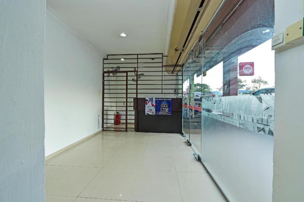 Oyo 90892 L&E Hotel Seremban Luaran gambar