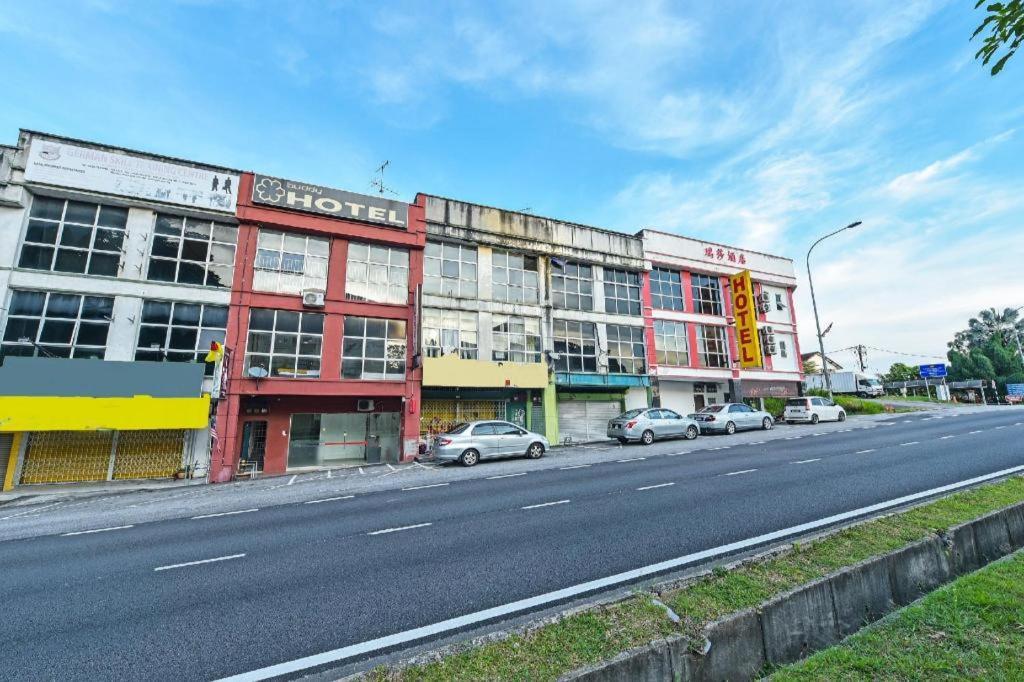 Oyo 90892 L&E Hotel Seremban Luaran gambar